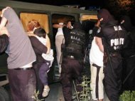 Doi suspecţi reţinuţi Descinderi la proxeneţii din Constanţa