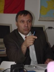 Manageri pe banii statului, functie de carnetul de partid