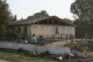 Muncitorii de la Toporasul Verde baga in sperieti elevele din Cuza Voda