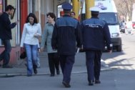 Cine opreste politistul sa invete carte?
