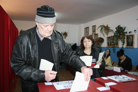 fotoreportaj alegeri parlamentare 2008 245481 fotoreportaj alegeri parlamentare 2008 245481