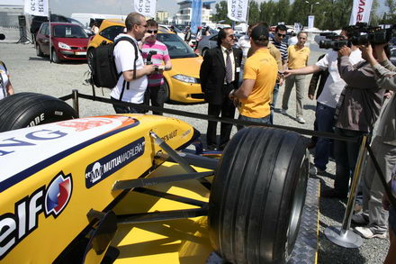 bolizii barcile si luxul distractia lui mazare in 2008 galerie foto 247335 bolizii barcile si luxul distractia lui mazare in 2008 galerie foto 247335