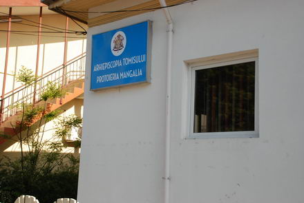 preotii arhiepiscopiei au ocupat sediul taranistilor galerie foto 254921 preotii arhiepiscopiei au ocupat sediul taranistilor galerie foto 254921