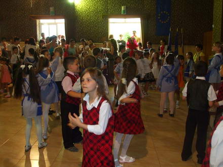 cei mai buni la invatatura dintre elevi premiati la cumpana galerie foto 76115 256798 cei mai buni la invatatura dintre elevi premiati la cumpana galerie foto 76115 256798