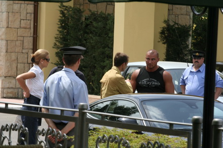 jaguarul lui mazare lovit de bodyguard ul vladimir galerie foto 23019 257732 jaguarul lui mazare lovit de bodyguard ul vladimir galerie foto 23019 257732