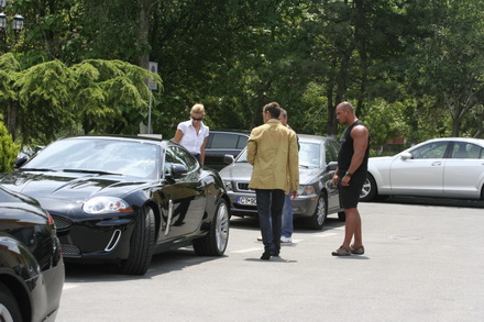 jaguarul lui mazare lovit de bodyguard ul vladimir galerie foto 23019 257732 jaguarul lui mazare lovit de bodyguard ul vladimir galerie foto 23019 257732
