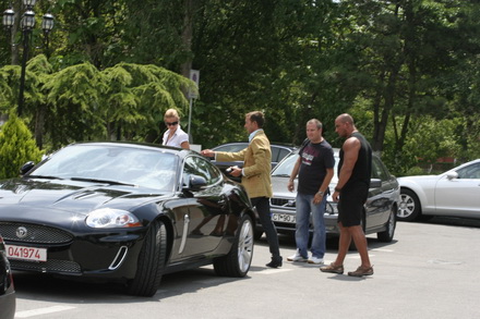jaguarul lui mazare lovit de bodyguard ul vladimir galerie foto 23019 257732 jaguarul lui mazare lovit de bodyguard ul vladimir galerie foto 23019 257732
