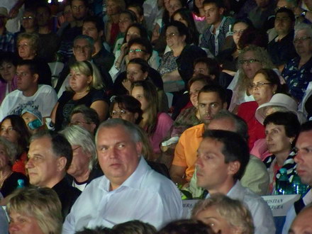 nicusor fratii mazare si geoana castigatorii marelui trofeu politic de la festival galerie foto 1834 nicusor fratii mazare si geoana castigatorii marelui trofeu politic de la festival galerie foto 1834