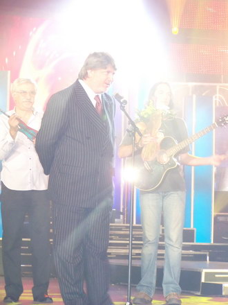 nicusor fratii mazare si geoana castigatorii marelui trofeu politic de la festival galerie foto 1834 nicusor fratii mazare si geoana castigatorii marelui trofeu politic de la festival galerie foto 1834