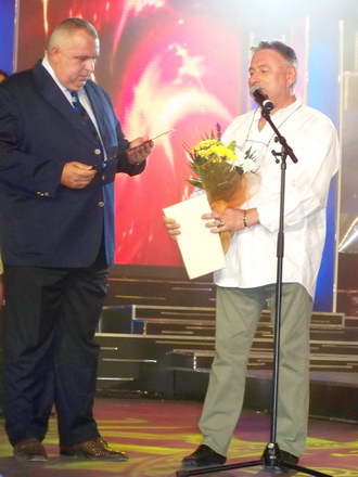 nicusor fratii mazare si geoana castigatorii marelui trofeu politic de la festival galerie foto 1834 nicusor fratii mazare si geoana castigatorii marelui trofeu politic de la festival galerie foto 1834