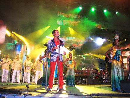 nicusor fratii mazare si geoana castigatorii marelui trofeu politic de la festival galerie foto 1834 nicusor fratii mazare si geoana castigatorii marelui trofeu politic de la festival galerie foto 1834