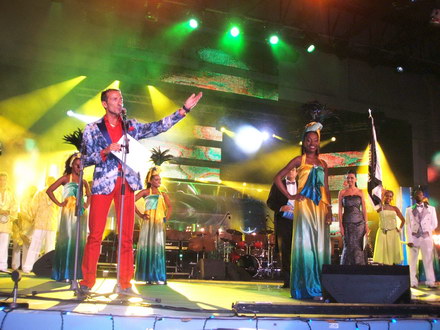 nicusor fratii mazare si geoana castigatorii marelui trofeu politic de la festival galerie foto 1834 nicusor fratii mazare si geoana castigatorii marelui trofeu politic de la festival galerie foto 1834