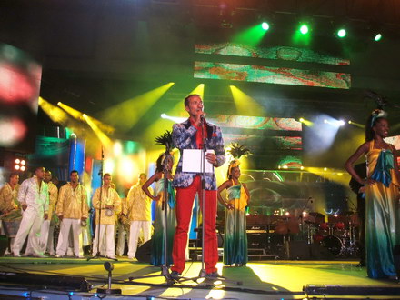 nicusor fratii mazare si geoana castigatorii marelui trofeu politic de la festival galerie foto 1834 nicusor fratii mazare si geoana castigatorii marelui trofeu politic de la festival galerie foto 1834