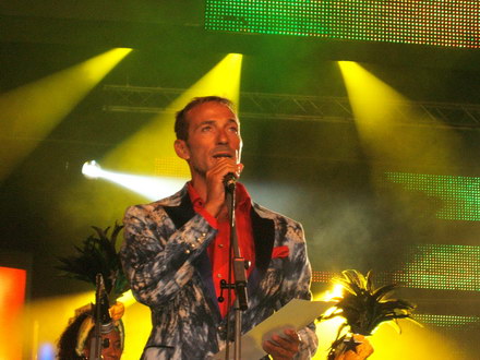 nicusor fratii mazare si geoana castigatorii marelui trofeu politic de la festival galerie foto 1834 nicusor fratii mazare si geoana castigatorii marelui trofeu politic de la festival galerie foto 1834