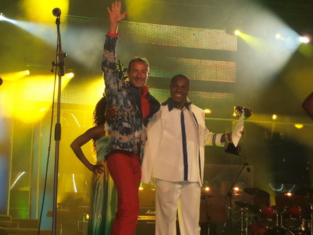 nicusor fratii mazare si geoana castigatorii marelui trofeu politic de la festival galerie foto 1834 nicusor fratii mazare si geoana castigatorii marelui trofeu politic de la festival galerie foto 1834