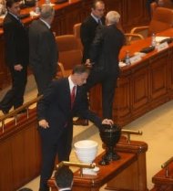 Guvernul a cazut usor pe spate, psd/pcr/pnl plus udmr pregatesc urmatorul lot de secaturi politice