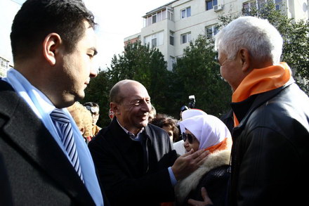 basescu si a amintit cum l a cununat pe turcul amza galerie foto 77573 265720 basescu si a amintit cum l a cununat pe turcul amza galerie foto 77573 265720