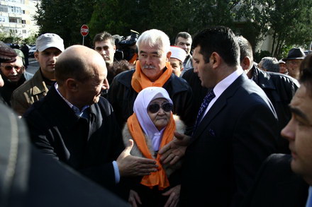 basescu si a amintit cum l a cununat pe turcul amza galerie foto 77573 265720 basescu si a amintit cum l a cununat pe turcul amza galerie foto 77573 265720