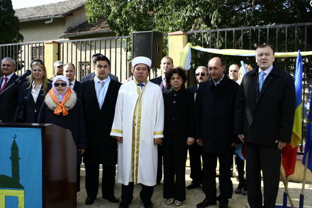 basescu si a amintit cum l a cununat pe turcul amza galerie foto 77573 265720 basescu si a amintit cum l a cununat pe turcul amza galerie foto 77573 265720