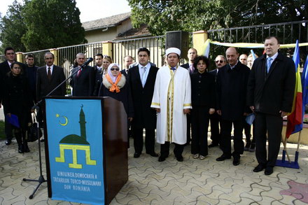 basescu si a amintit cum l a cununat pe turcul amza galerie foto 77573 265720 basescu si a amintit cum l a cununat pe turcul amza galerie foto 77573 265720