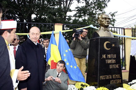 basescu si a amintit cum l a cununat pe turcul amza galerie foto 77573 265720 basescu si a amintit cum l a cununat pe turcul amza galerie foto 77573 265720