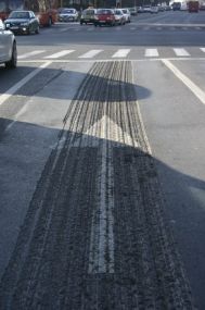 Ne facem ca muncim tragand dungi pe asfalt (galerie foto)