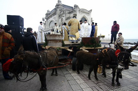 boboteaza a adus la arhiepiscopie mii de constanteni galerie foto 33024 270928 boboteaza a adus la arhiepiscopie mii de constanteni galerie foto 33024 270928