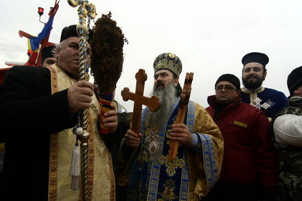 boboteaza a adus la arhiepiscopie mii de constanteni galerie foto 33024 270928 boboteaza a adus la arhiepiscopie mii de constanteni galerie foto 33024 270928