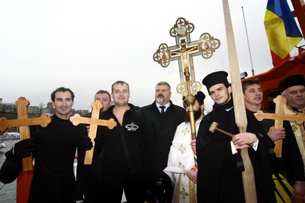 boboteaza a adus la arhiepiscopie mii de constanteni galerie foto 33024 270928 boboteaza a adus la arhiepiscopie mii de constanteni galerie foto 33024 270928