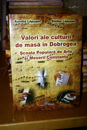 aurelia si stefan lapusan la o noua lansare de carte galerie foto 38674 277232 aurelia si stefan lapusan la o noua lansare de carte galerie foto 38674 277232