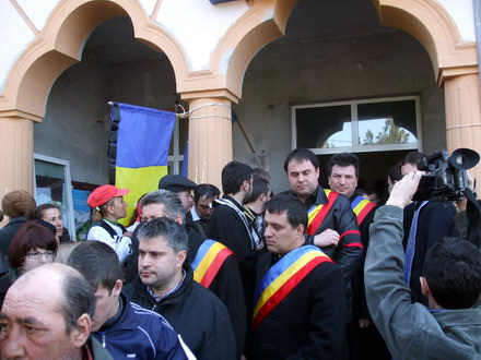 viata i floare abur si roua de dimineata primarul emilian burcea a fost condus pe ultimul drum galerie viata i floare abur si roua de dimineata primarul emilian burcea a fost condus pe ultimul drum galerie