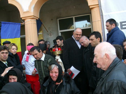 viata i floare abur si roua de dimineata primarul emilian burcea a fost condus pe ultimul drum galerie viata i floare abur si roua de dimineata primarul emilian burcea a fost condus pe ultimul drum galerie