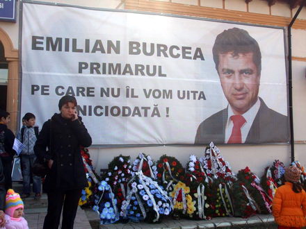 viata i floare abur si roua de dimineata primarul emilian burcea a fost condus pe ultimul drum galerie viata i floare abur si roua de dimineata primarul emilian burcea a fost condus pe ultimul drum galerie