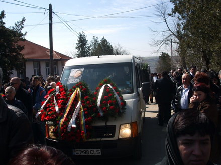 viata i floare abur si roua de dimineata primarul emilian burcea a fost condus pe ultimul drum galerie viata i floare abur si roua de dimineata primarul emilian burcea a fost condus pe ultimul drum galerie