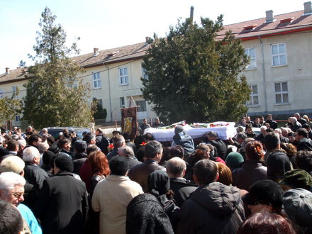 viata i floare abur si roua de dimineata primarul emilian burcea a fost condus pe ultimul drum galerie viata i floare abur si roua de dimineata primarul emilian burcea a fost condus pe ultimul drum galerie