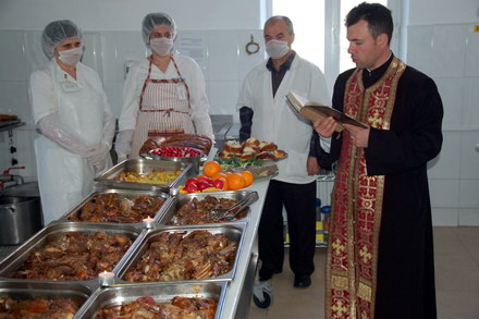 masa traditionala de pasti pentru 300 de bolnavi de la spitalul de boli infectioase galerie foto 22925 masa traditionala de pasti pentru 300 de bolnavi de la spitalul de boli infectioase galerie foto 22925
