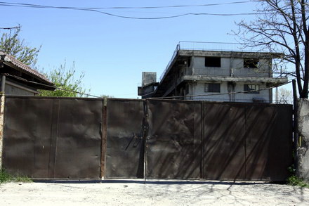 contrabanda cu alcool in ograda lui pufleanu myt dan impex impanzita de mascati galerie foto document contrabanda cu alcool in ograda lui pufleanu myt dan impex impanzita de mascati galerie foto document