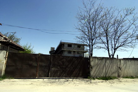 contrabanda cu alcool in ograda lui pufleanu myt dan impex impanzita de mascati galerie foto document contrabanda cu alcool in ograda lui pufleanu myt dan impex impanzita de mascati galerie foto document