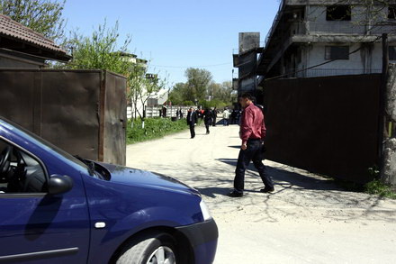 contrabanda cu alcool in ograda lui pufleanu myt dan impex impanzita de mascati galerie foto document contrabanda cu alcool in ograda lui pufleanu myt dan impex impanzita de mascati galerie foto document