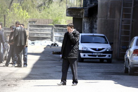 contrabanda cu alcool in ograda lui pufleanu myt dan impex impanzita de mascati galerie foto document contrabanda cu alcool in ograda lui pufleanu myt dan impex impanzita de mascati galerie foto document