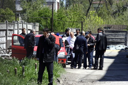 contrabanda cu alcool in ograda lui pufleanu myt dan impex impanzita de mascati galerie foto document contrabanda cu alcool in ograda lui pufleanu myt dan impex impanzita de mascati galerie foto document