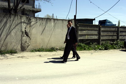 contrabanda cu alcool in ograda lui pufleanu myt dan impex impanzita de mascati galerie foto document contrabanda cu alcool in ograda lui pufleanu myt dan impex impanzita de mascati galerie foto document