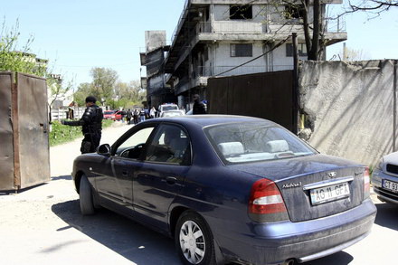 contrabanda cu alcool in ograda lui pufleanu myt dan impex impanzita de mascati galerie foto document contrabanda cu alcool in ograda lui pufleanu myt dan impex impanzita de mascati galerie foto document