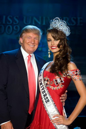 doald_trump_si_stefania_fernandez_miss_universe_2009.jpg