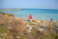 Azi 22.04.pe plaja 3 Papuci - Faleza Nord Actiune de voluntariat cu 800 de elevi