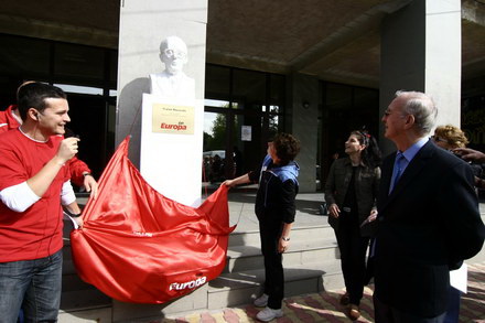 statuie pentru un erou in munca galerie foto 58895 284130 statuie pentru un erou in munca galerie foto 58895 284130