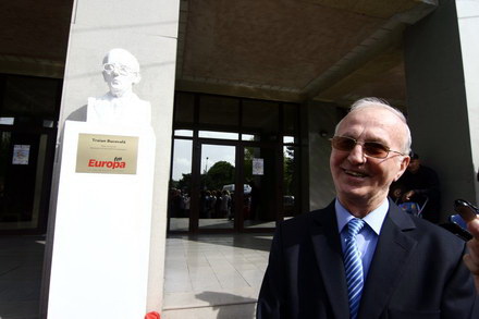 statuie pentru un erou in munca galerie foto 58895 284130 statuie pentru un erou in munca galerie foto 58895 284130