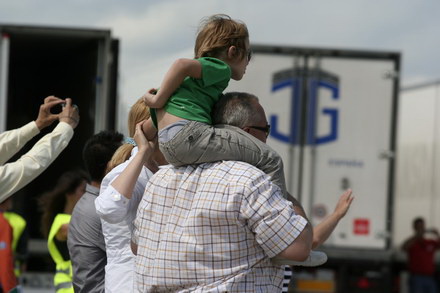 exclusivitate cum ii cheama pe delfini in limba romana ni ni fetita pei pei bebelus chen chen rasarit exclusivitate cum ii cheama pe delfini in limba romana ni ni fetita pei pei bebelus chen chen rasarit