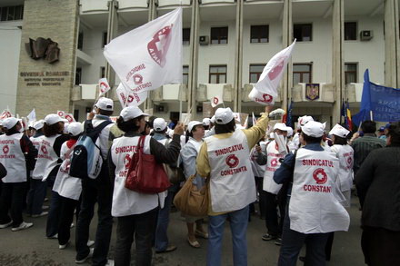 lesinuri un carnet de partid ars galagie si ploaie sindicalistii sefi au mai bifat un miting galerie lesinuri un carnet de partid ars galagie si ploaie sindicalistii sefi au mai bifat un miting galerie