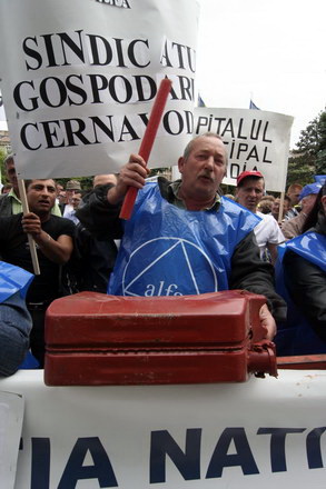 lesinuri un carnet de partid ars galagie si ploaie sindicalistii sefi au mai bifat un miting galerie lesinuri un carnet de partid ars galagie si ploaie sindicalistii sefi au mai bifat un miting galerie